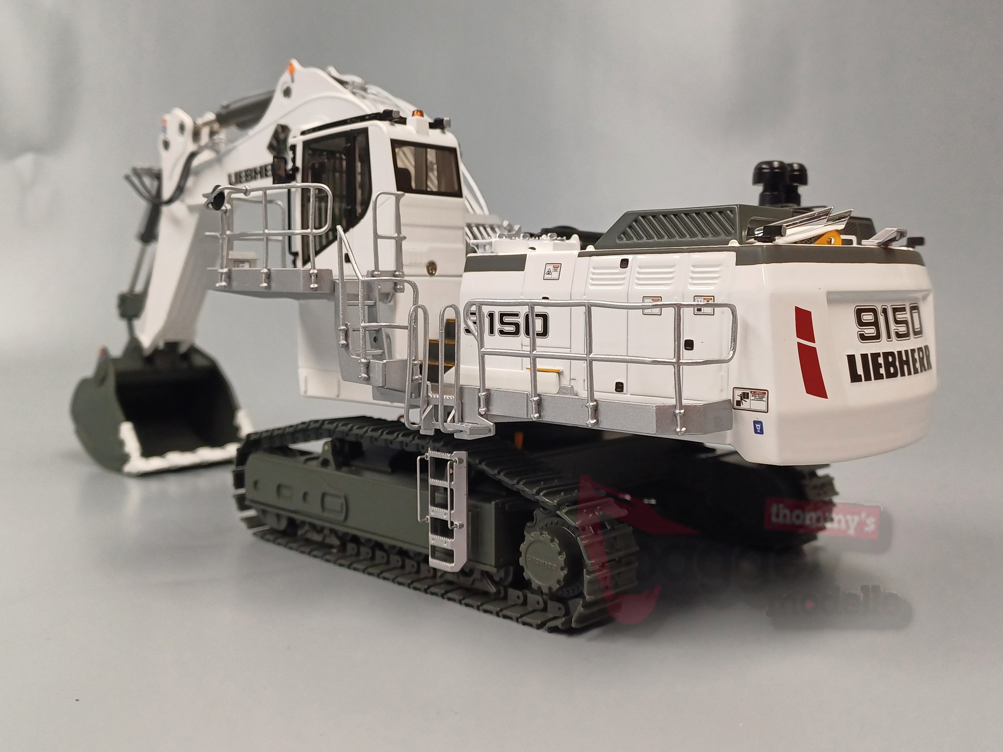 64-2014 - WSI - Liebherr R 9150 B Miningbagger mit Hochkabine, weiß